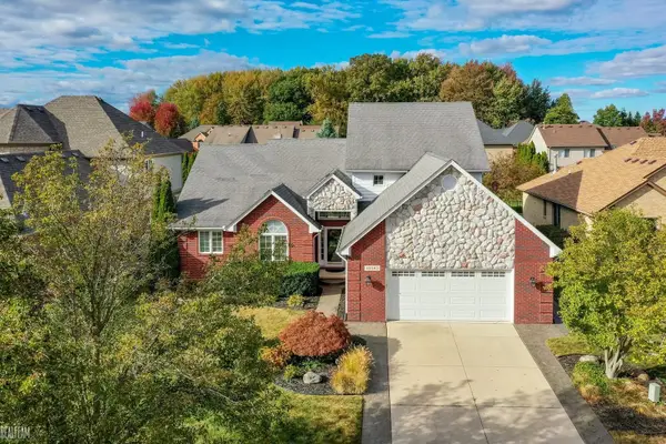 45563 Thorn Tree, Macomb Twp, MI 48044