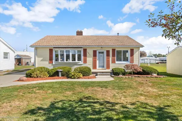 7811 Alexandria, Fair Haven, MI 48023