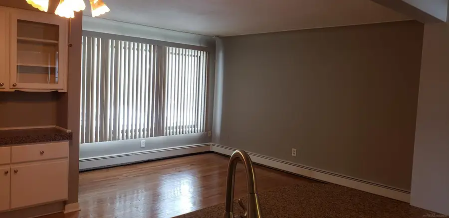 995 N Cass Lake #221, Waterford, MI 48328 - Image #3