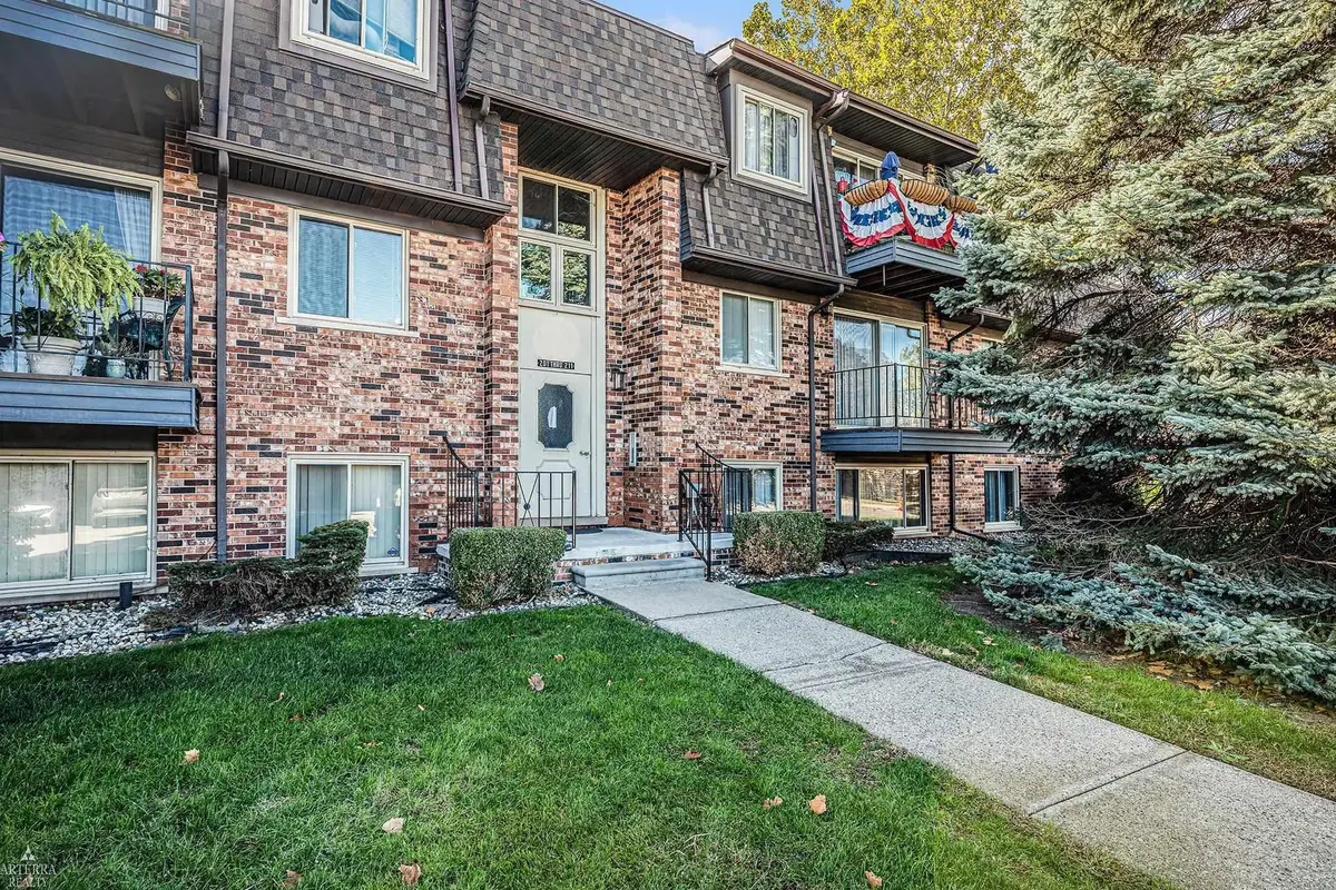 211 Riviera, Saint Clair Shores, MI 48080 - Image #1