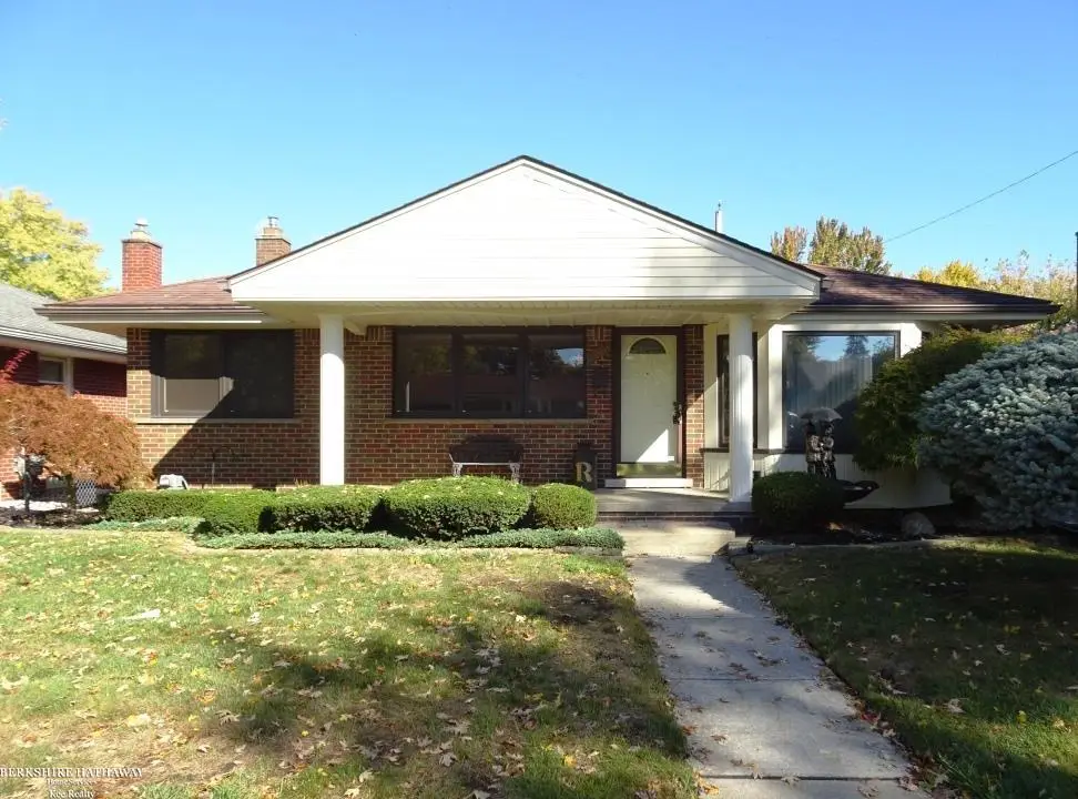22011 Lakeshire, Saint Clair Shores, MI 48081 - Image #1