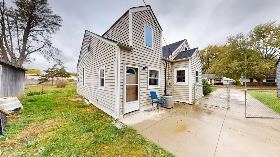 17914 Birmingham, Roseville, MI 48066 - Image #2