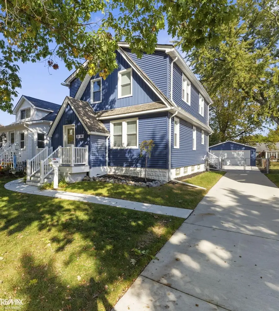 1374 Anita, Grosse Pointe Woods, MI 48236 - Image #2