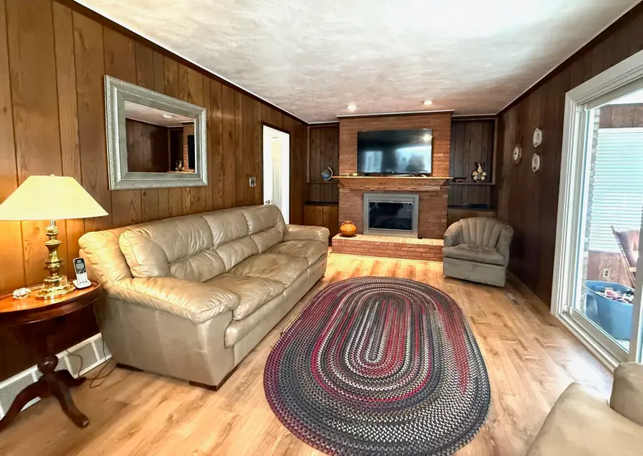 943 W Borton, Essexville, MI 48732 - Image #3