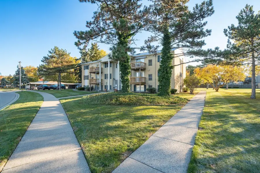 45290 Keding #301, Utica, MI 48317 - Image #2