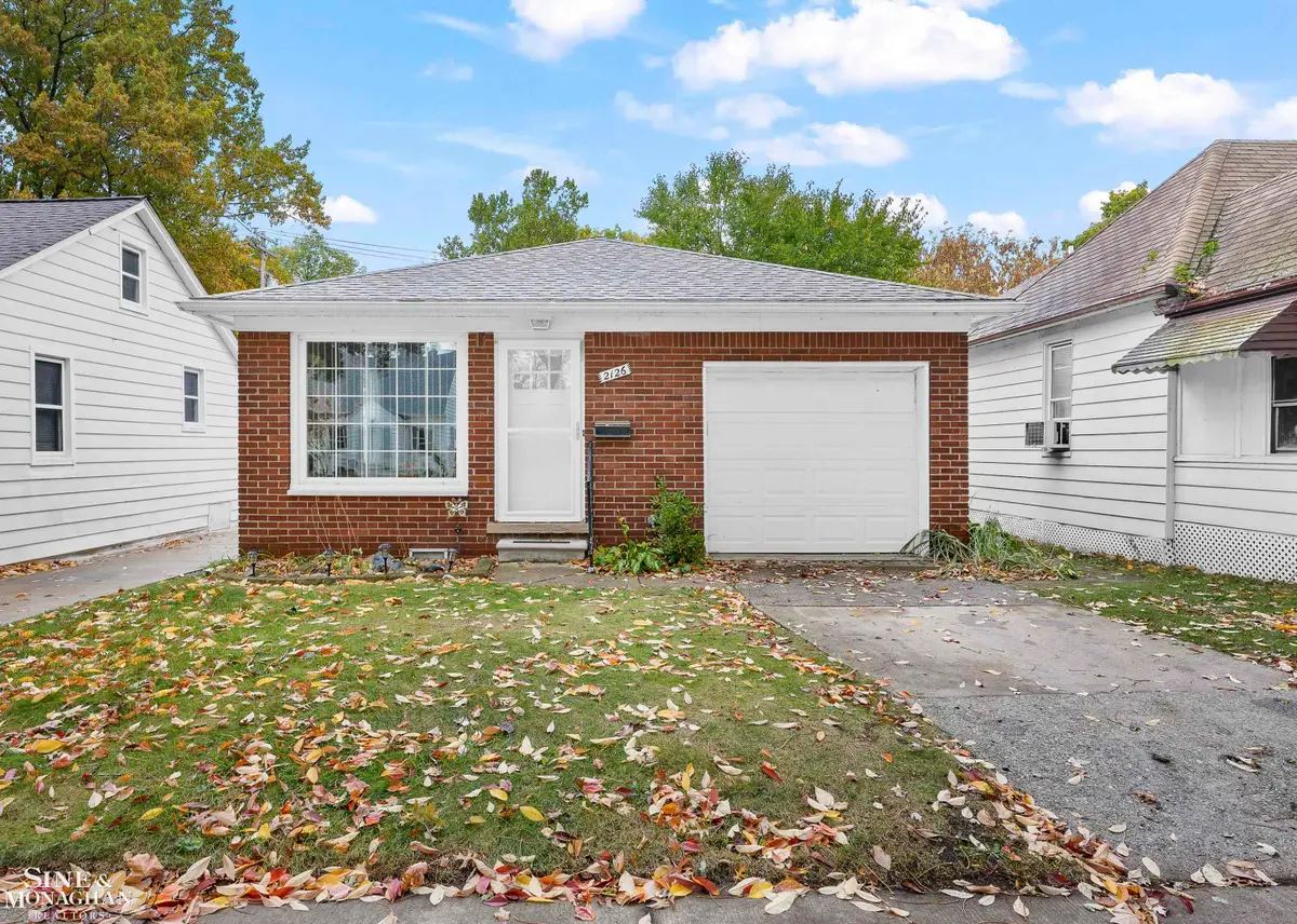 2126 Ridgemont, Grosse Pointe Woods, MI 48236 - Image #1