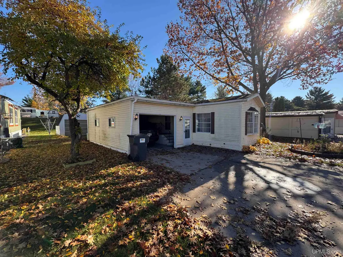 W8007 S Us Hwy 2/141 Trlr 241, Iron Mountain, MI 49801 - Image #1