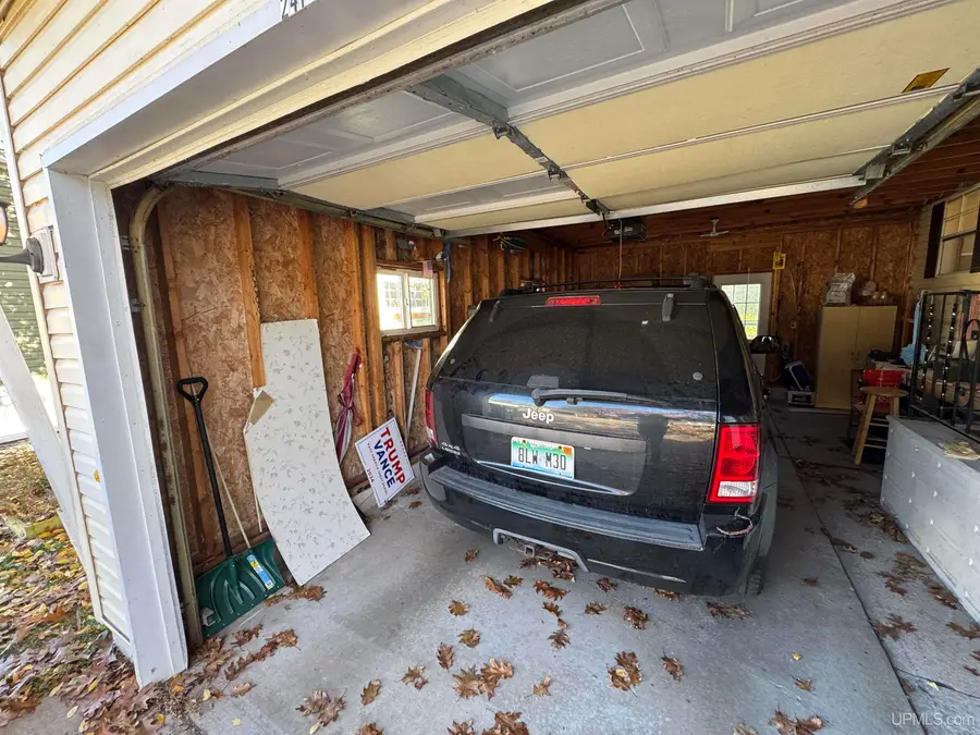 W8007 S Us Hwy 2/141 Trlr 241, Iron Mountain, MI 49801 - Image #3