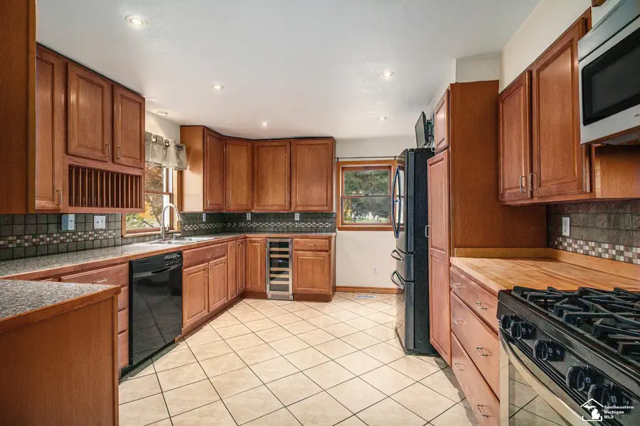 530 Beagle, Blissfield, MI 49228 - Image #2