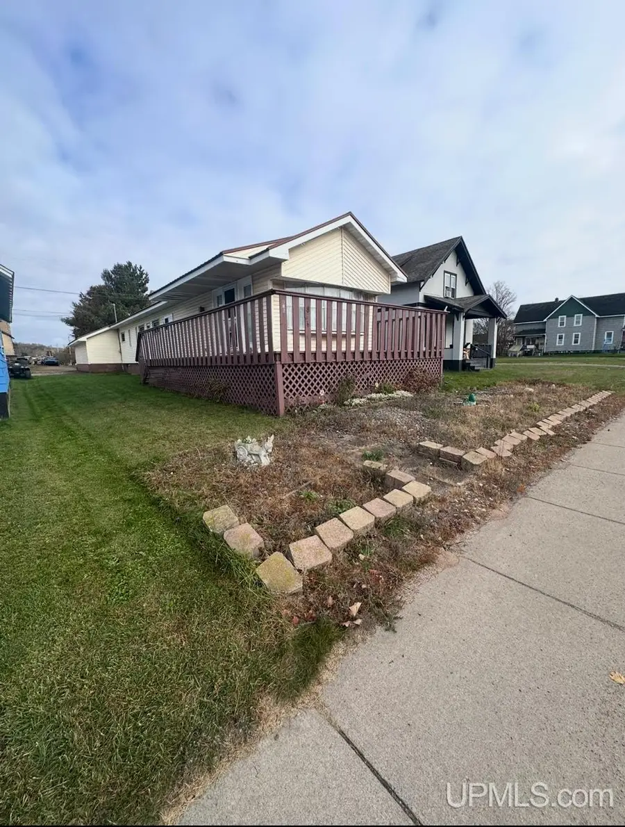 816 W Adams, Iron River, MI 49935 - #2
