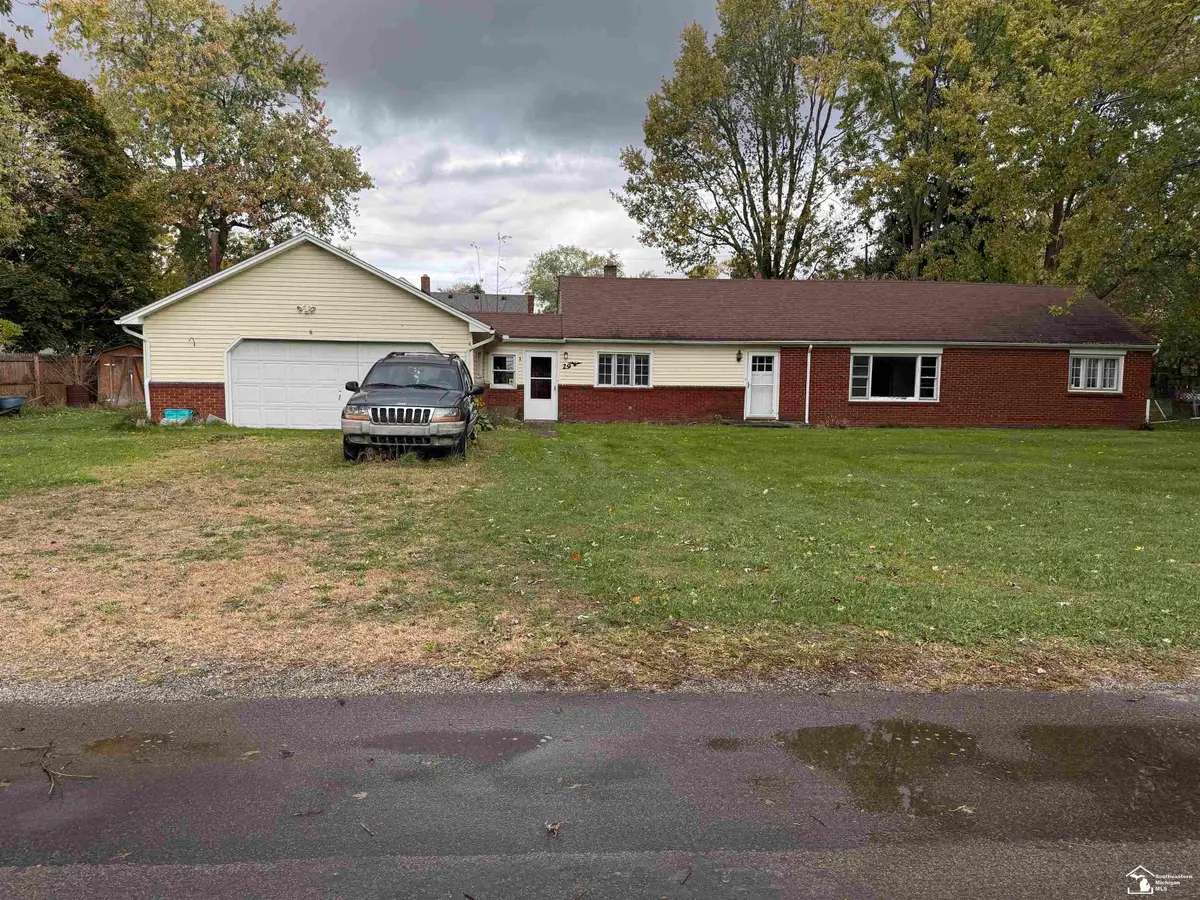 29 E Vesey, Petersburg, MI 49270 - #1
