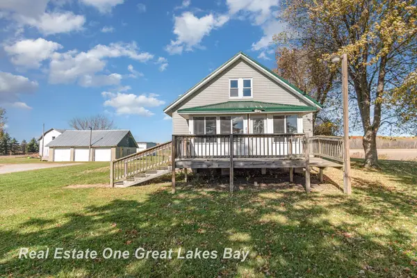 808 W Cody Estey, Pinconning, MI 48650