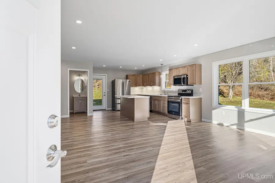 429 E New York, Ishpeming, MI 49849 - Image #3