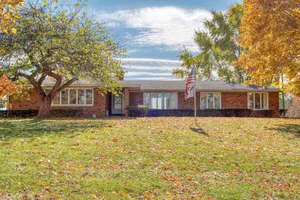 1932 E Hibbard, Owosso, MI 48867