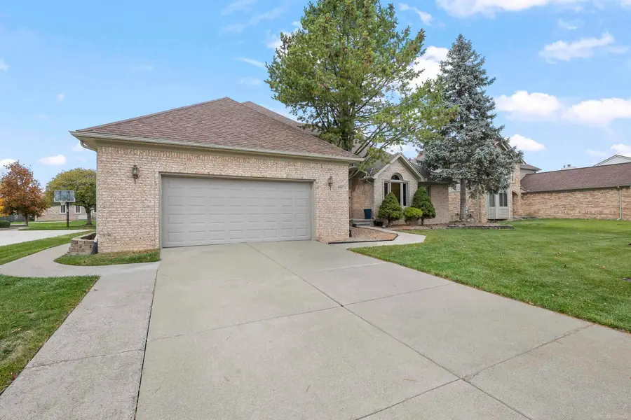 46271 Glen Eagle, Shelby Charter Township, MI 48315 - #2