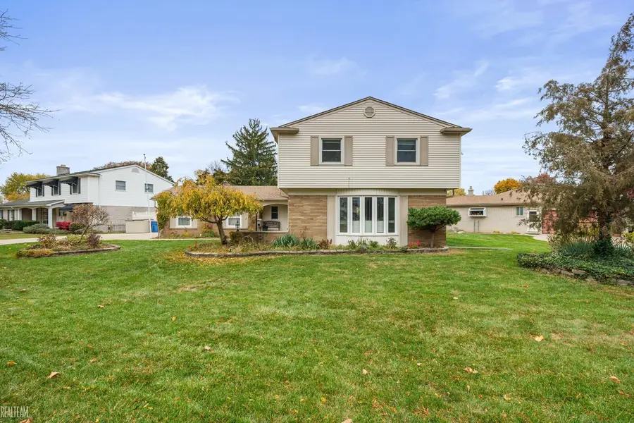 32049 Cambridge, Warren, MI 48093 - Image #2