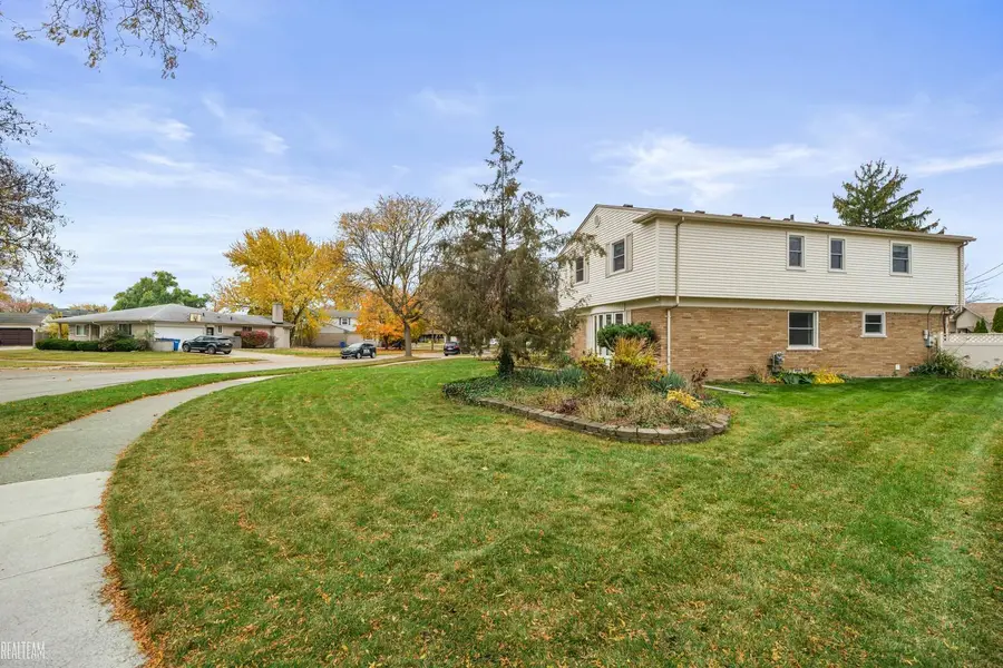 32049 Cambridge, Warren, MI 48093 - Image #3