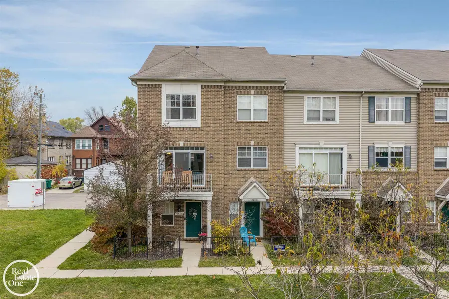 1048 Lakepointe #A, Grosse Pointe Park, MI 48230 - Image #2