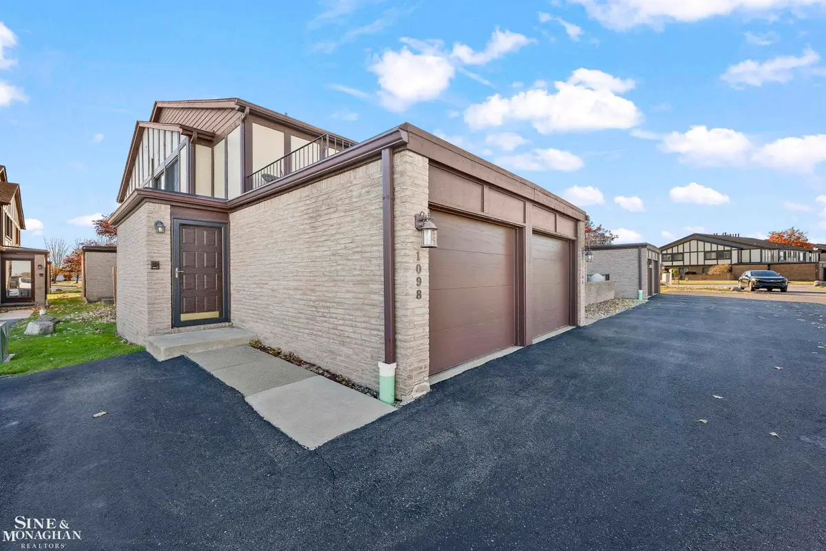 1098 Country Club, Saint Clair Shores, MI 48082 - Image #1
