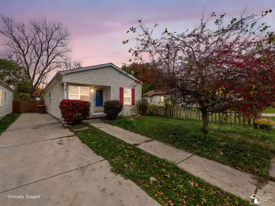 527 Railroad, Monroe, MI 48161 - #2