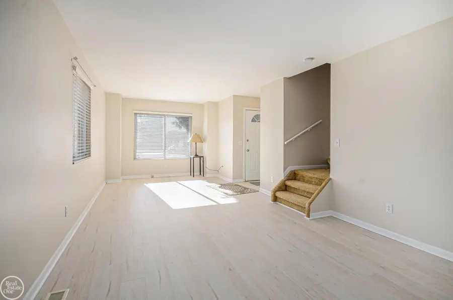22229 E 11 Mile, Saint Clair Shores, MI 48081 - Image #3