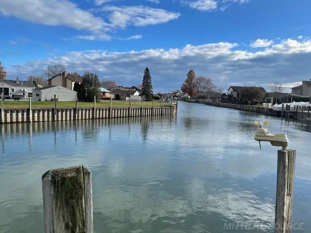 38114 Huron Pointe, Harrison Township, MI 48045 - Image #3