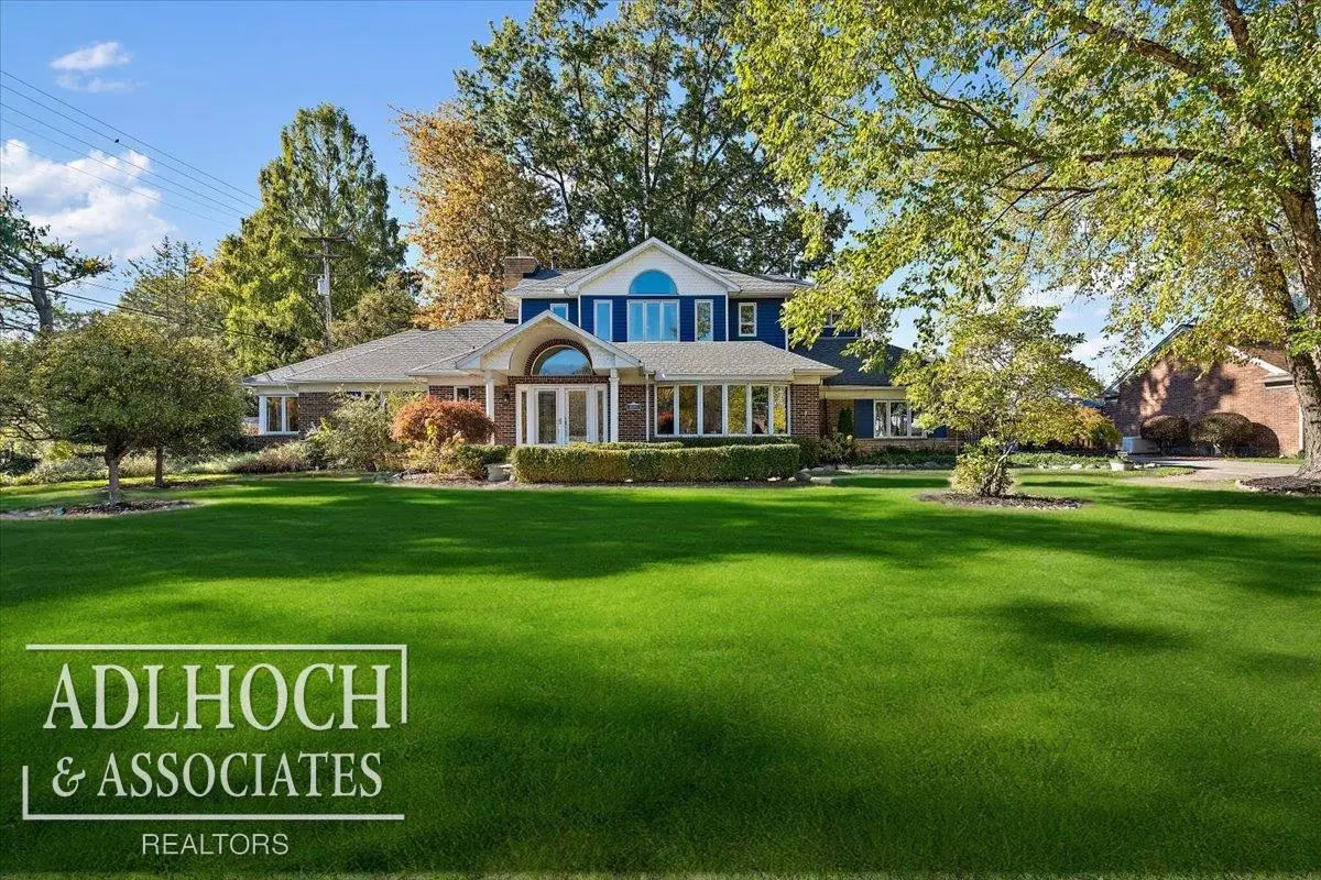 20363 Sunningdale, Grosse Pointe Woods, MI 48236 - #1