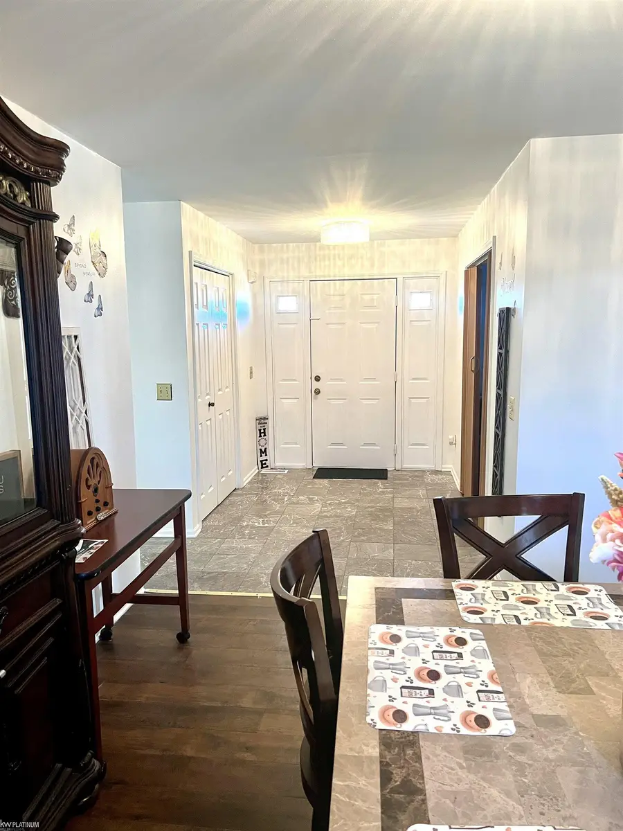 26528 Farmington Dr, Farmington Hills, MI 48334 - Image #3