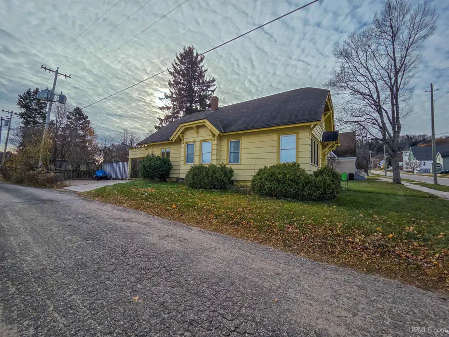 213 Lynn, Munising, MI 49862 - Image #2
