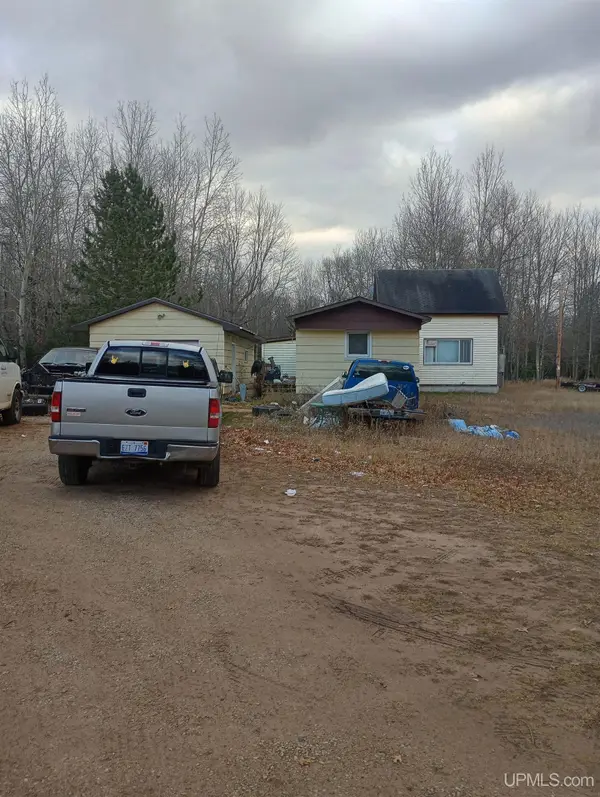 5893 Rivers 22nd, Gladstone, MI 49837