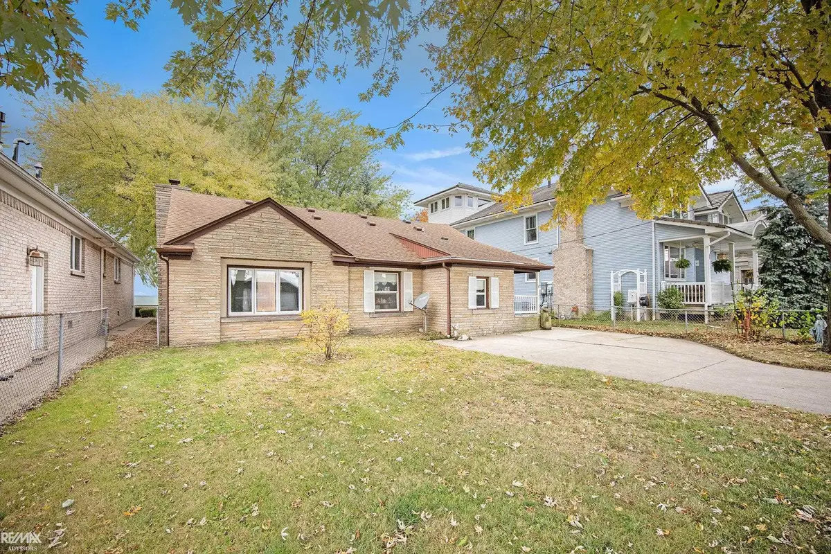 8014 Anchor Bay Dr, Clay, MI 48001 - #1