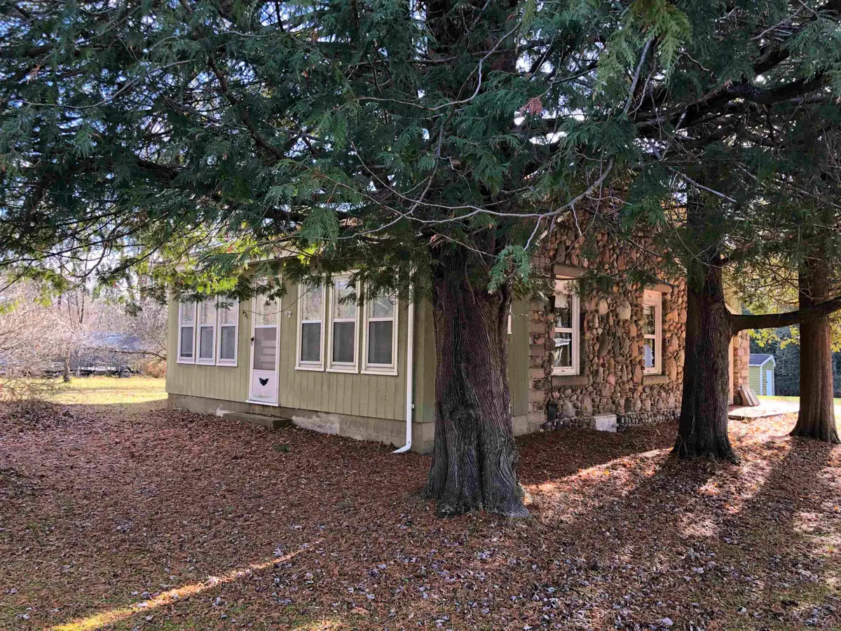 421 W Washington, Farwell, MI 48622 - #1