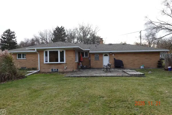 19941 Huntington, Harper Woods, MI 48225