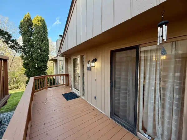 22200 River Ridge Trail, Farmington, MI 48335