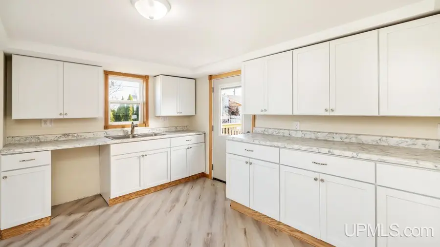 607 N 7th, Gladstone, MI 49837 - Image #2