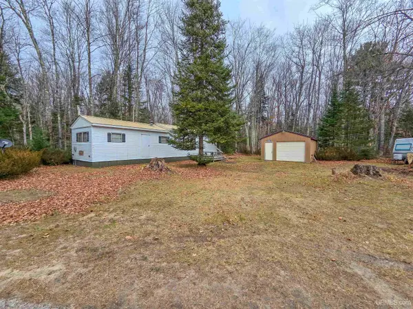 9970 N Graves, Manistique, MI 49854