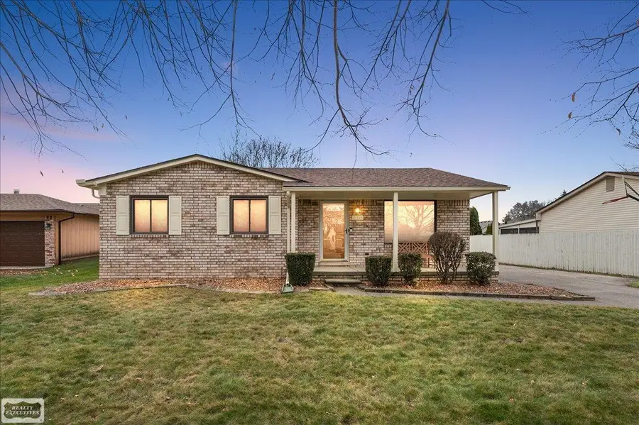 39719 Rita, Clinton Township, MI 48038 - Image #2