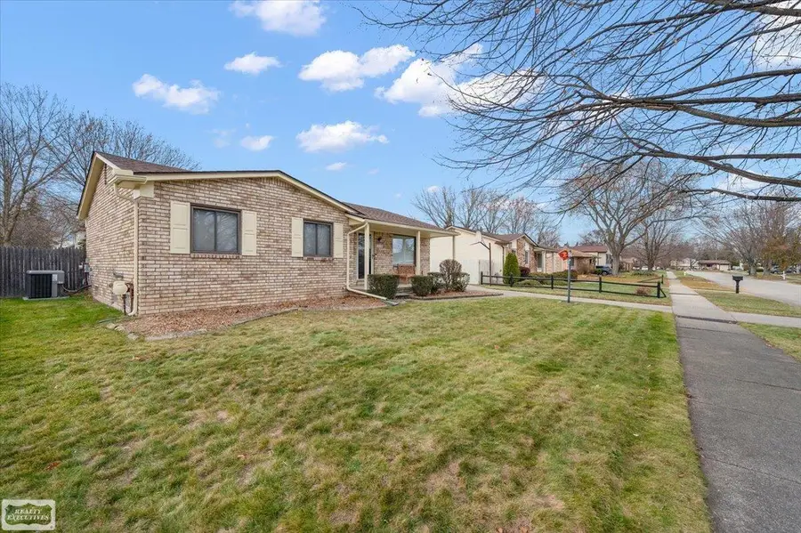 39719 Rita, Clinton Township, MI 48038 - Image #3