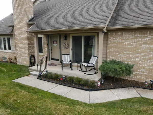 16738 Fieldstone #11, Macomb Twp, MI 48042