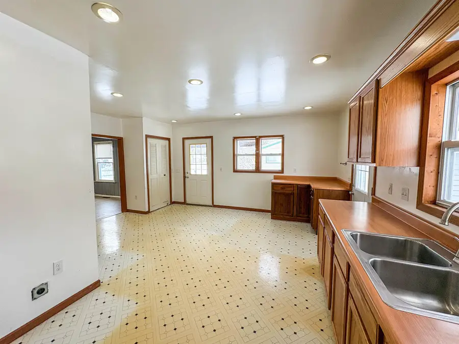 213 S Saginaw, Montrose, MI 48457 - Image #2