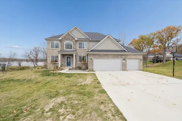 126 Parker Ln, Ortonville, MI 48462