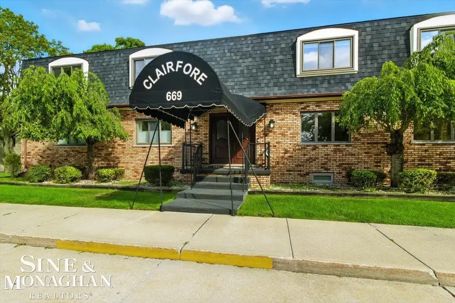 669 N Riverside #Apt 4, Saint Clair, MI 48079 - Image #3