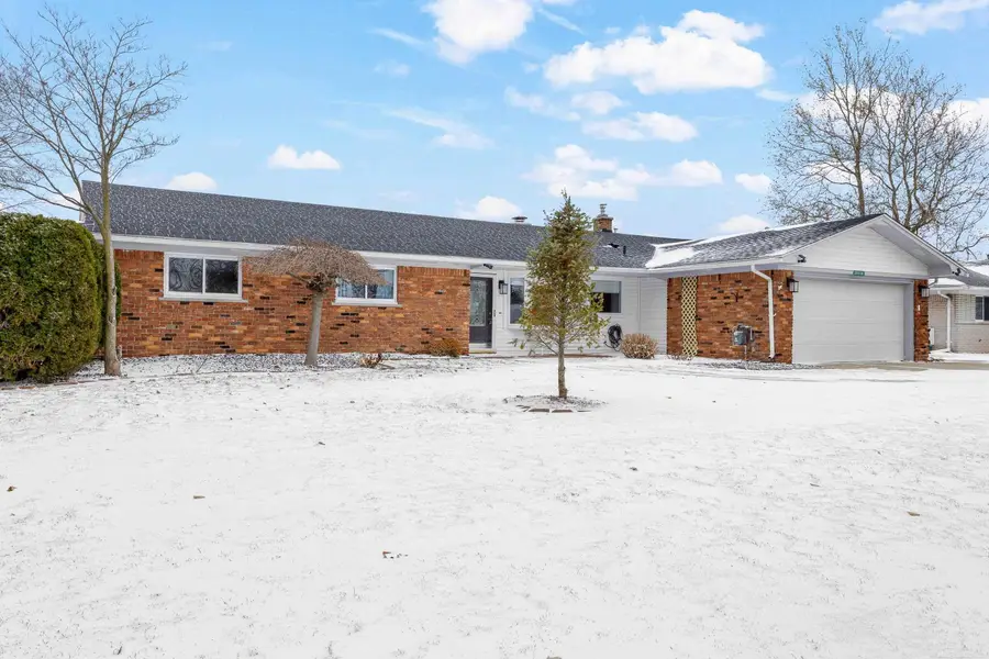 39520 Venetian, Harrison Township, MI 48045 - Image #3