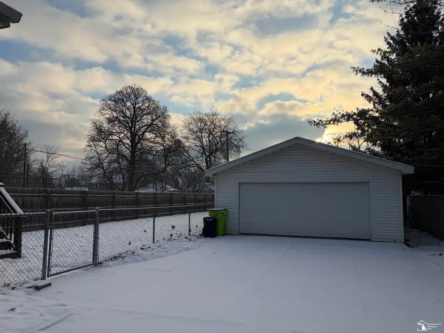 28401 Seneca, Flat Rock, MI 48134 - Image #3