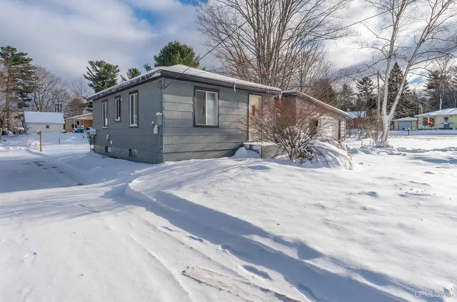 1402 Woodland, Marquette, MI 49855 - Image #2