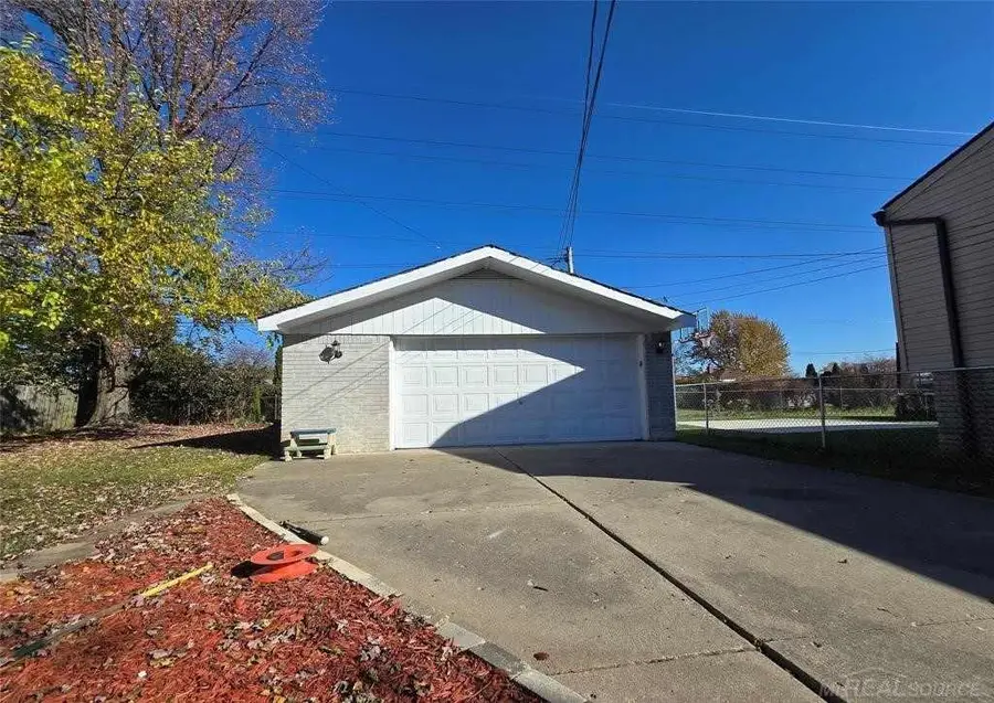 33828 Stonewood, Sterling Heights, MI 48312 - Image #3