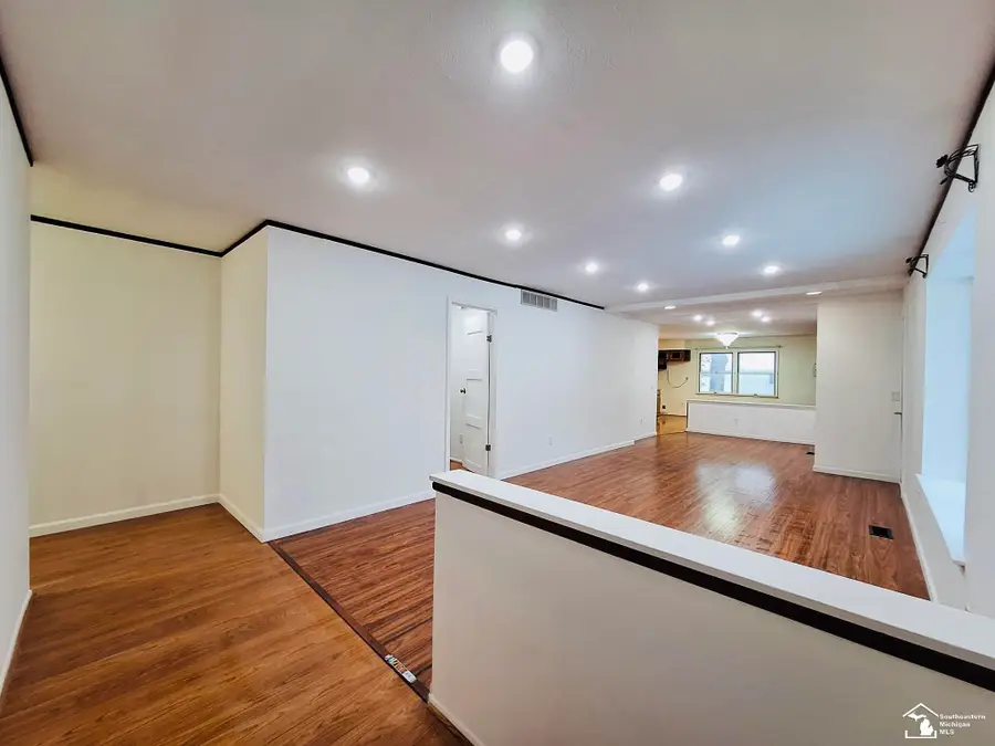 48050 Hull, Van Buren Township, MI 48111 - Image #3