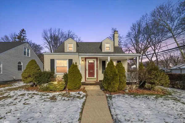 21831 California, Saint Clair Shores, MI 48080