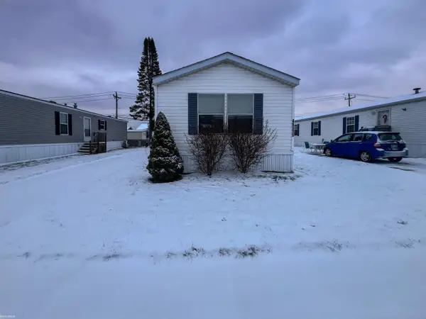 45130 Sheri, Macomb, MI 48044