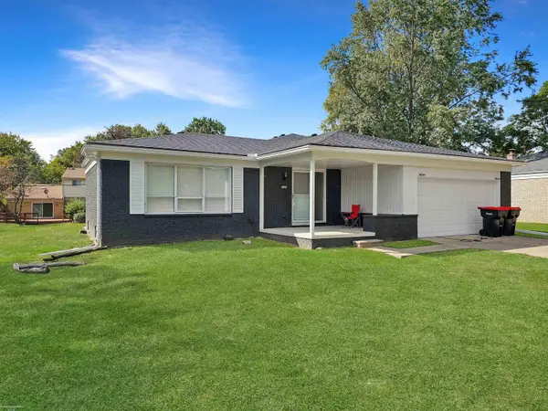 19245 Eldridge, Southfield, MI 48076